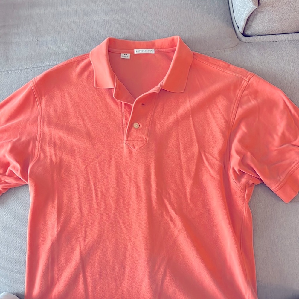 Mens polo size medium. Brand: Cutter & Buck